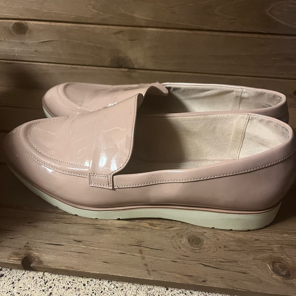 Kelly & Katie women tan loafers shiny tan color size 10 (aa)